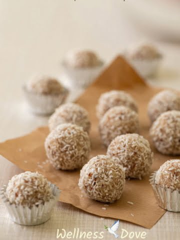 Raw almonds mixed with coconut shreds, vanilla, and fresh lemon juice. All that rolled in extra coconut shreds for a moment of pure joy! Super healthy vegan!