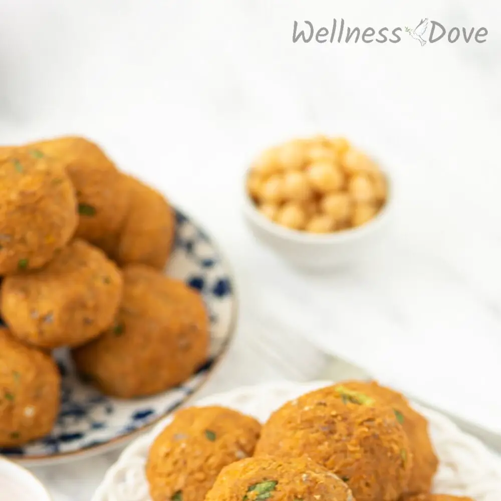 A plant-based recipe, made with only whole plant food ingredients. Super healthy and delicious spicy balls made of chickpeas, sesame, and sunflower seeds, all that seasoned with one of my favorite scented Cajun spice mixes!