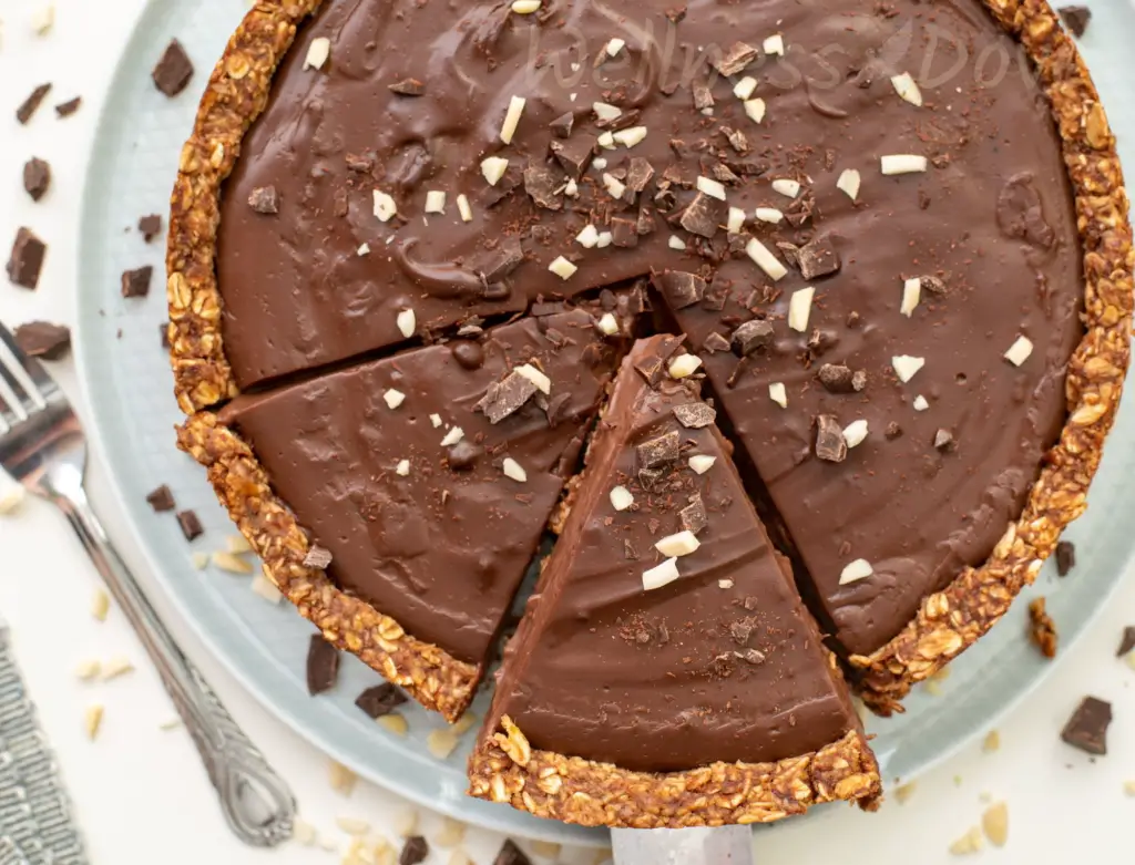 Easy No Bake Chocolate Pudding Pie | WellnessDove