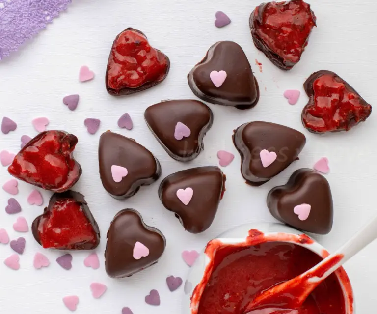 Valentine&#039;s day chocolate strawberry hearts