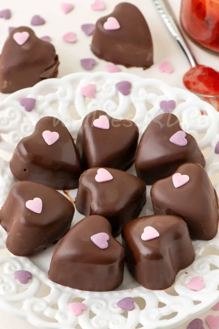 Valentine&#039;s day chocolate strawberry hearts