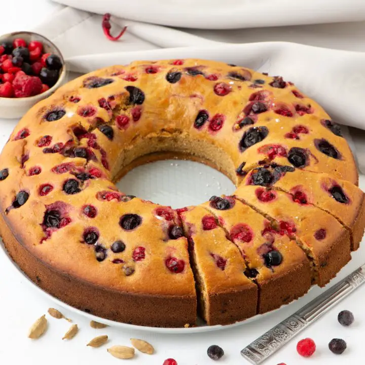 Vegan Berry Bundt cake