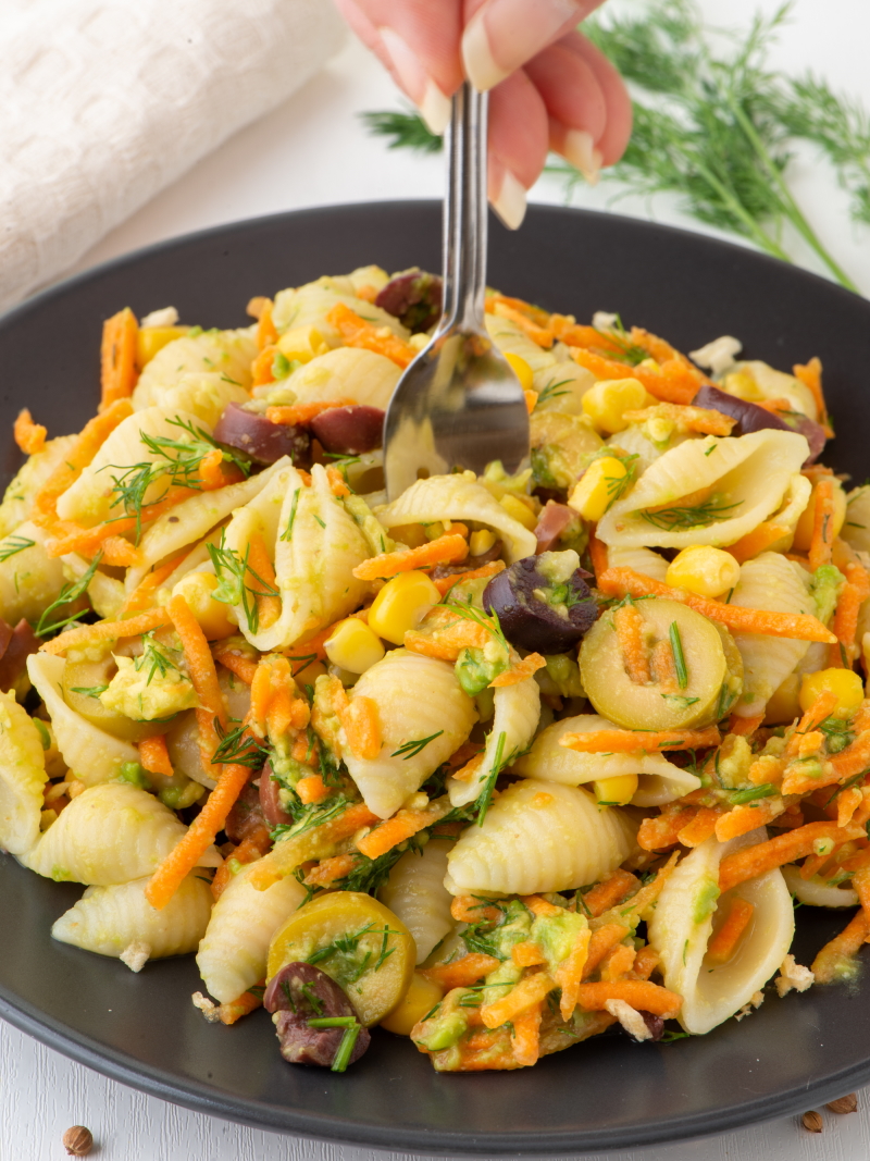 Pasta salad with avocado, sweetcorn and carrot
