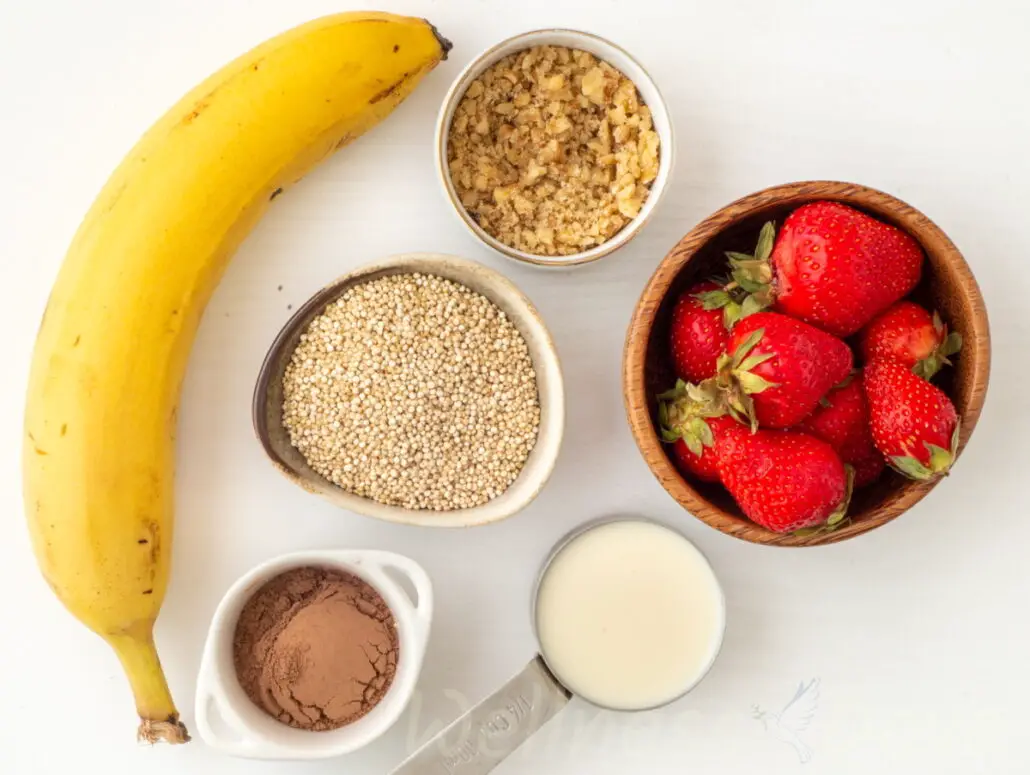The ingredients for the vegan quinoa strawberry breakfast bowl
