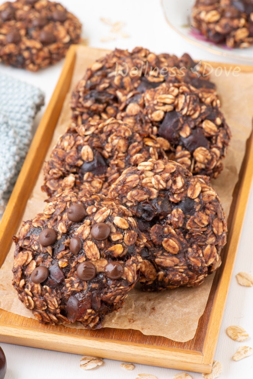 the vegan banana oatmeal breakfast cookies on a wooden plate