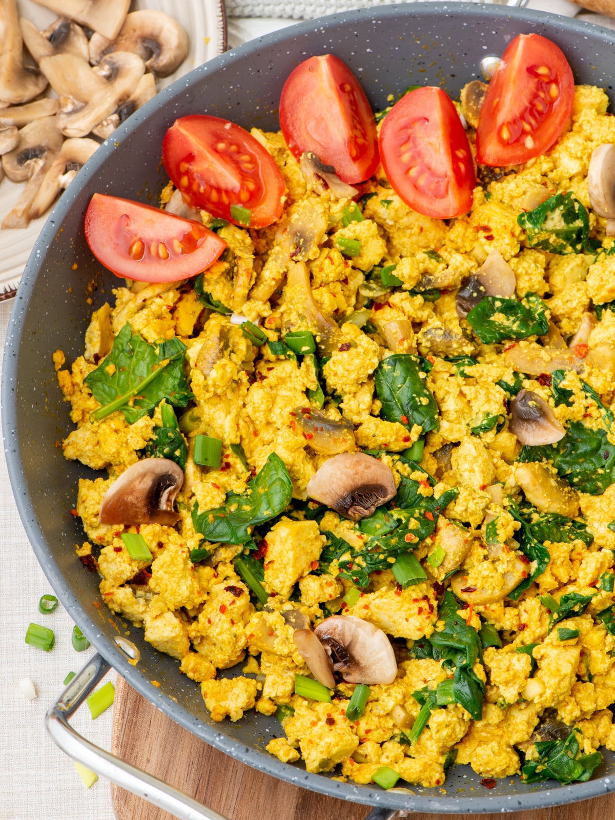 Tofu scramble with spinach and mushrooms