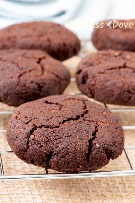 Easy-Chocolate-Almond-Vegan-Cookies-2