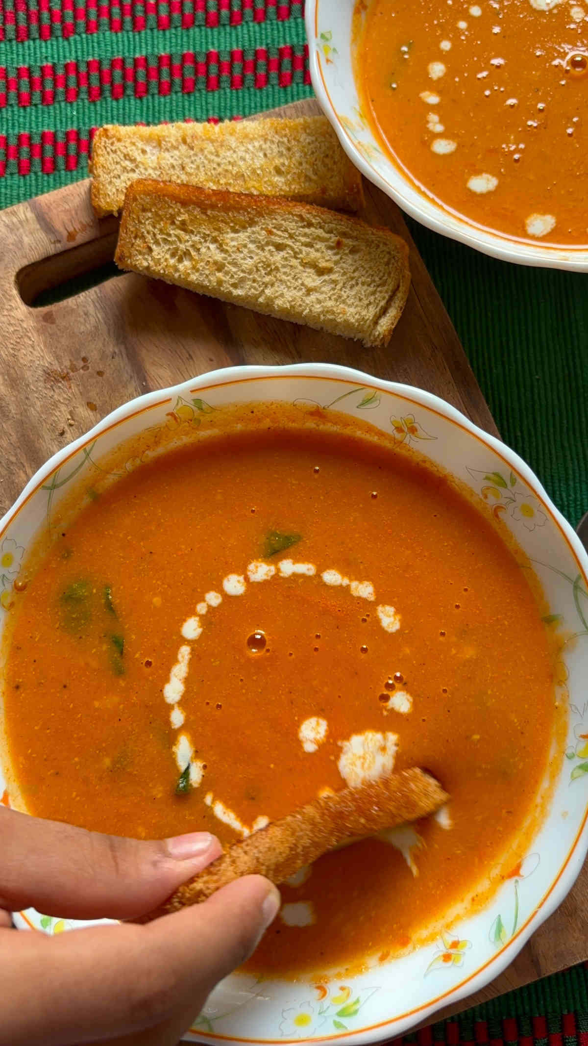Creamy Fresh Vegan Tomato Soup